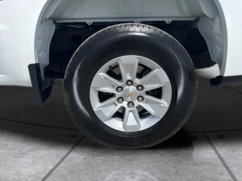 Used 2025 White Chevrolet LT image 34