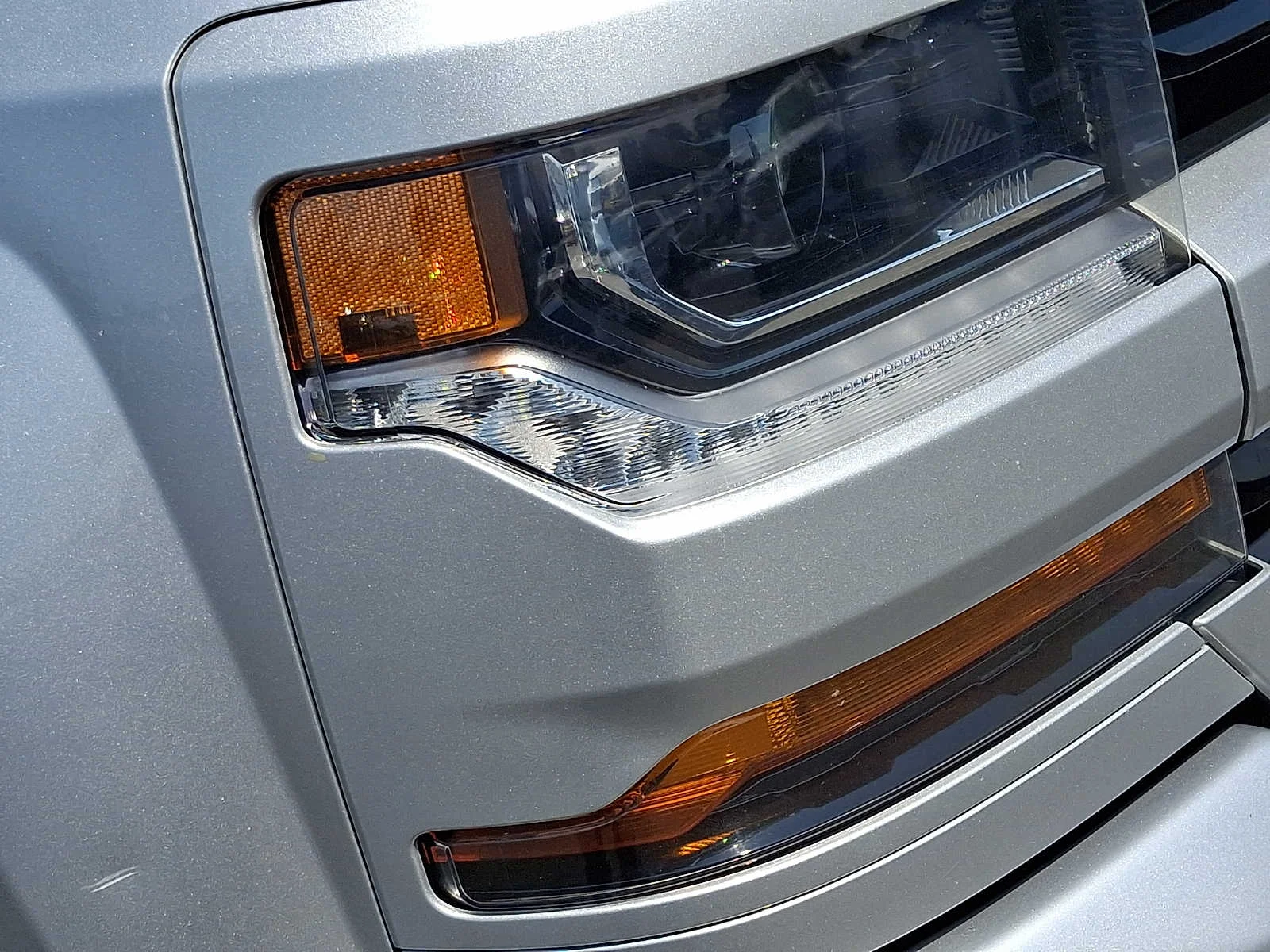 Used 2018 Silver Ice Metallic Chevrolet LT image 9