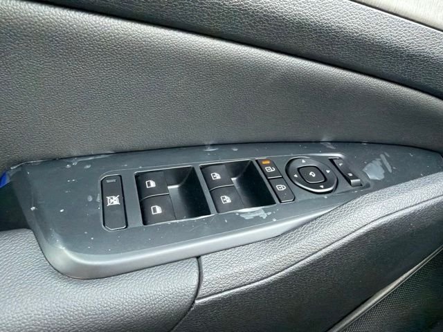 New 2026 Glacial White / Black Roof Kia X-Pro Prestige image 22
