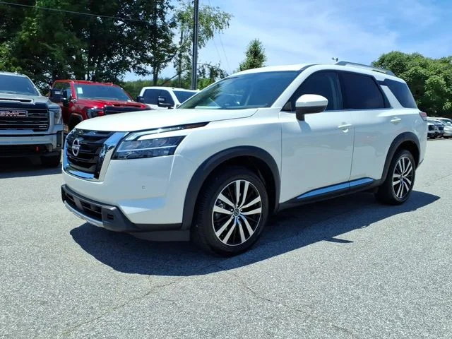 Used 2023 White Nissan Platinum image 25