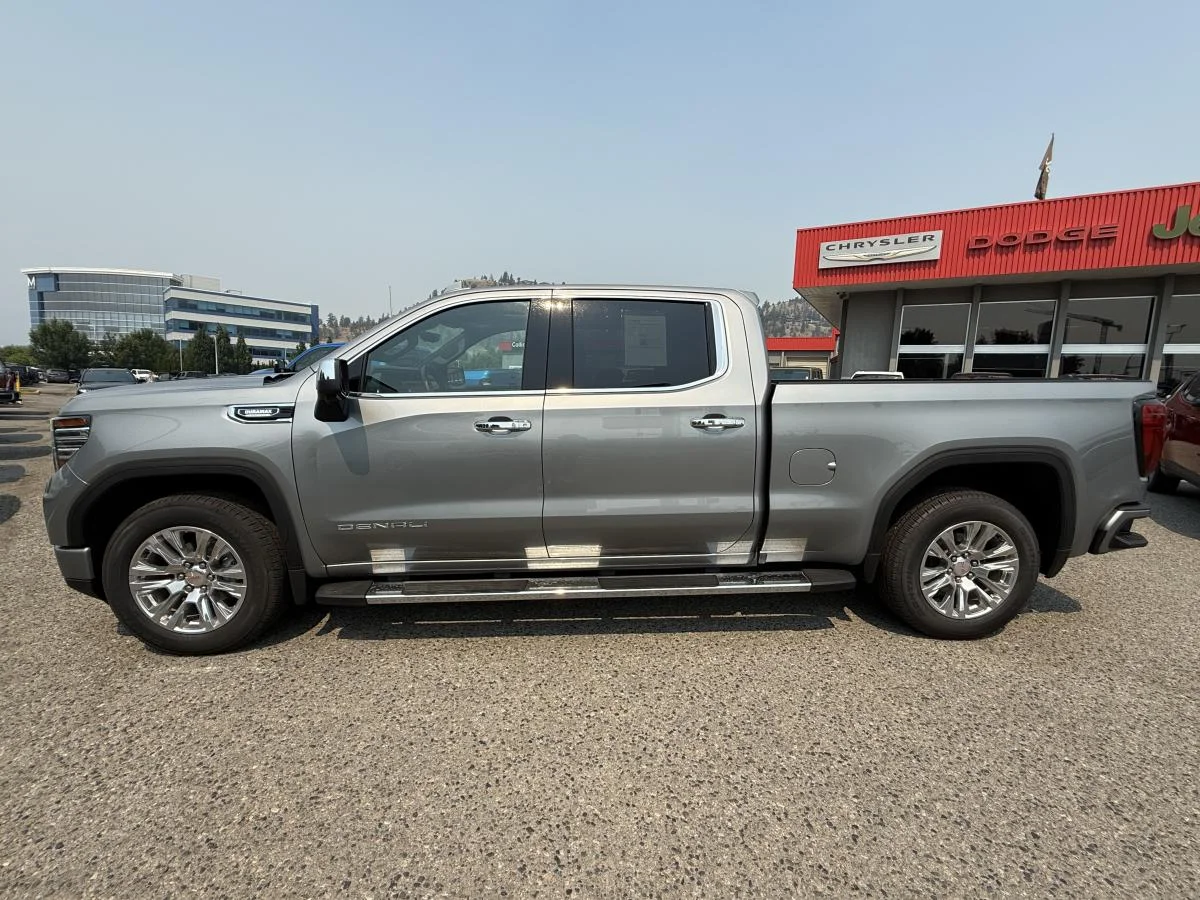 Used 2025 Silver GMC Denali image 3