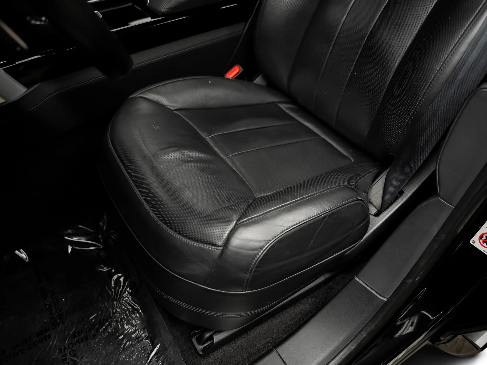 Used 2023 Black Land Rover SE image 30