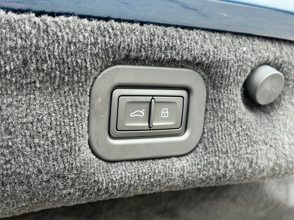 Used 2025 Blue Bentley Speed image 21