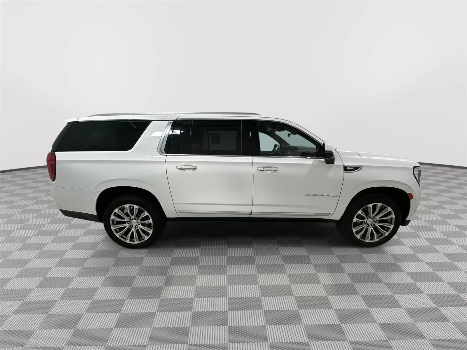 Used 2021 Summit White GMC Denali image 6