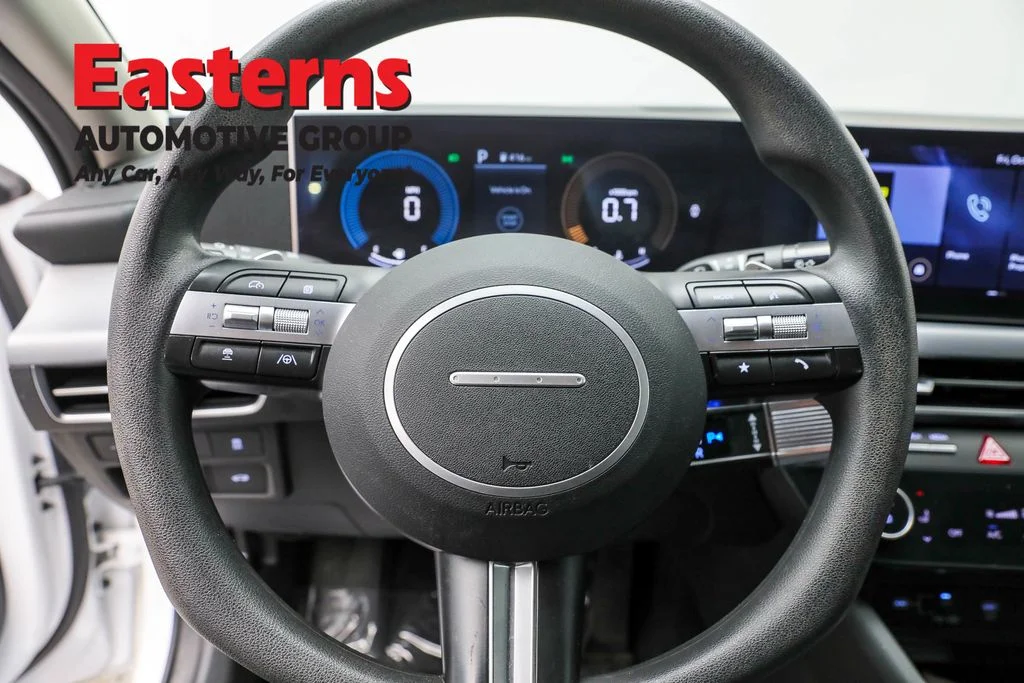 Used 2024 White Hyundai SEL image 10