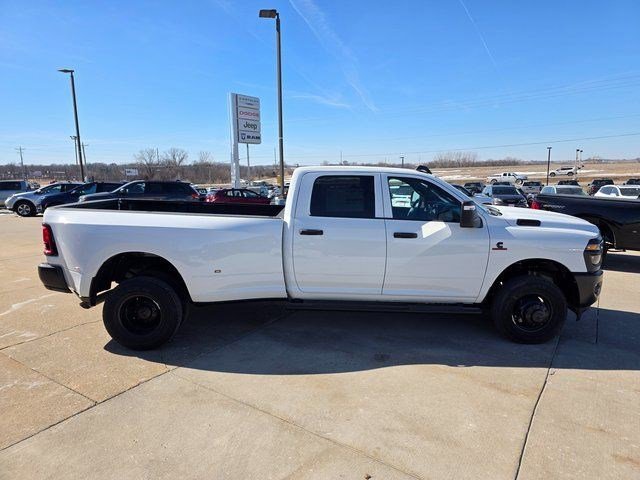 New 2026 Bright White Clear-Coat Exterior Paint RAM Tradesman image 8