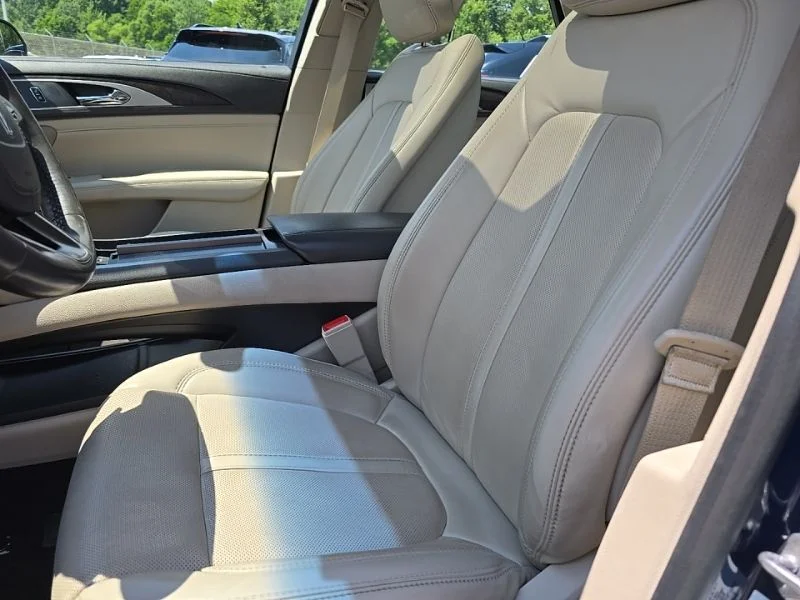 Used 2018 Blue Lincoln Reserve image 11