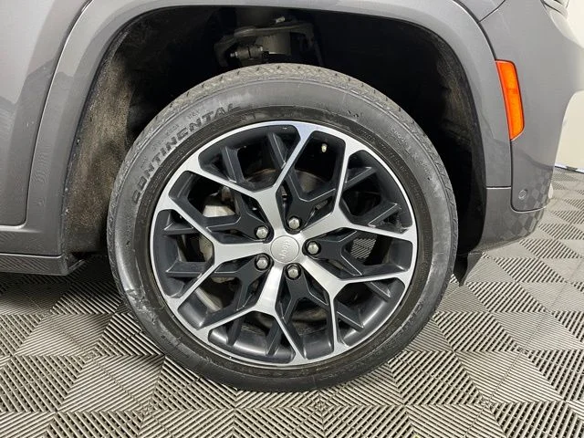 Used 2023 Gray Jeep Summit Reserve image 9