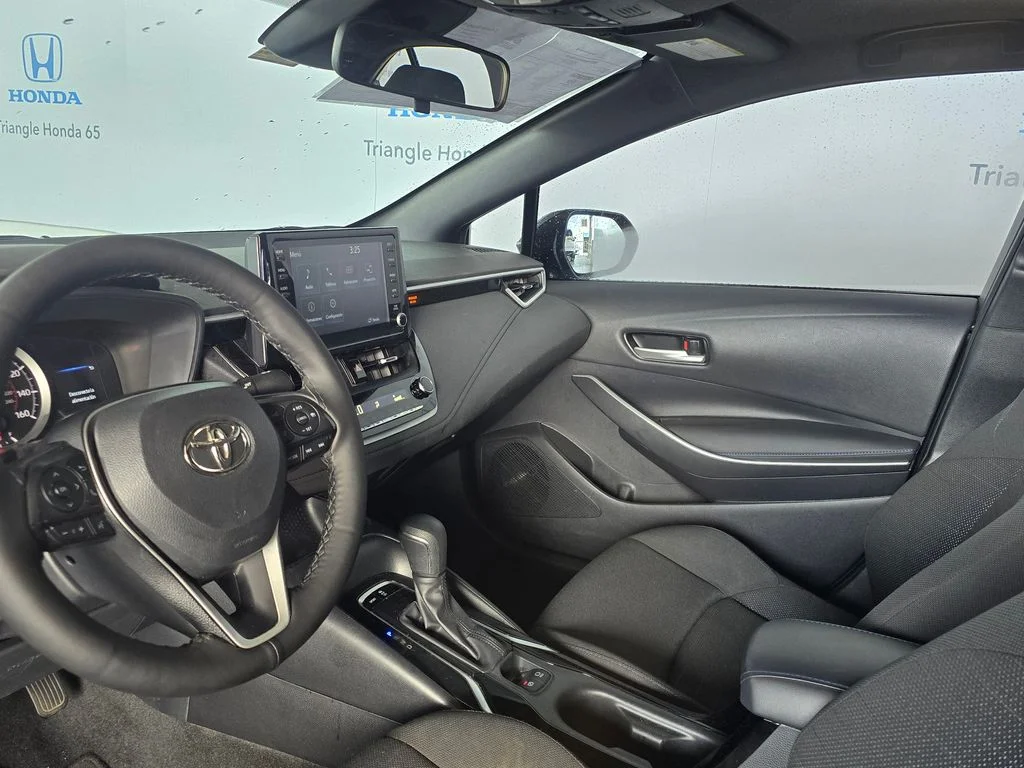 Used 2022  Toyota SE image 9