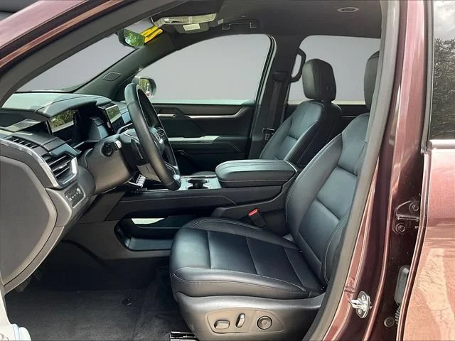 Certified Used 2026 Crystal Metallic GMC Elevation image 21