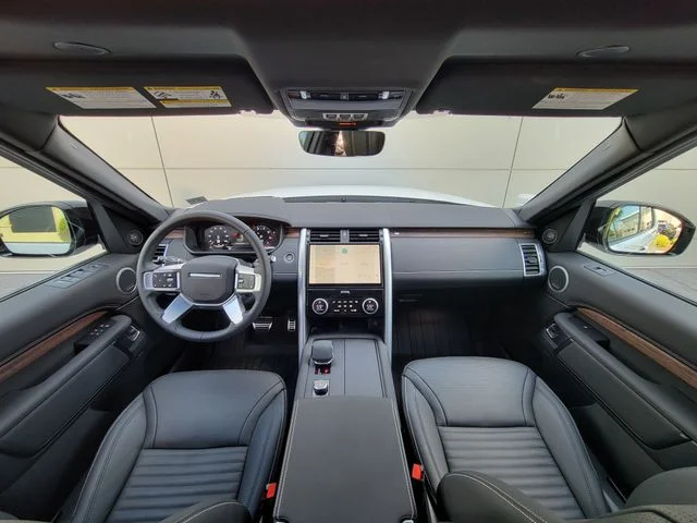 Used 2025 Fuji White Land Rover Dynamic SE image 27