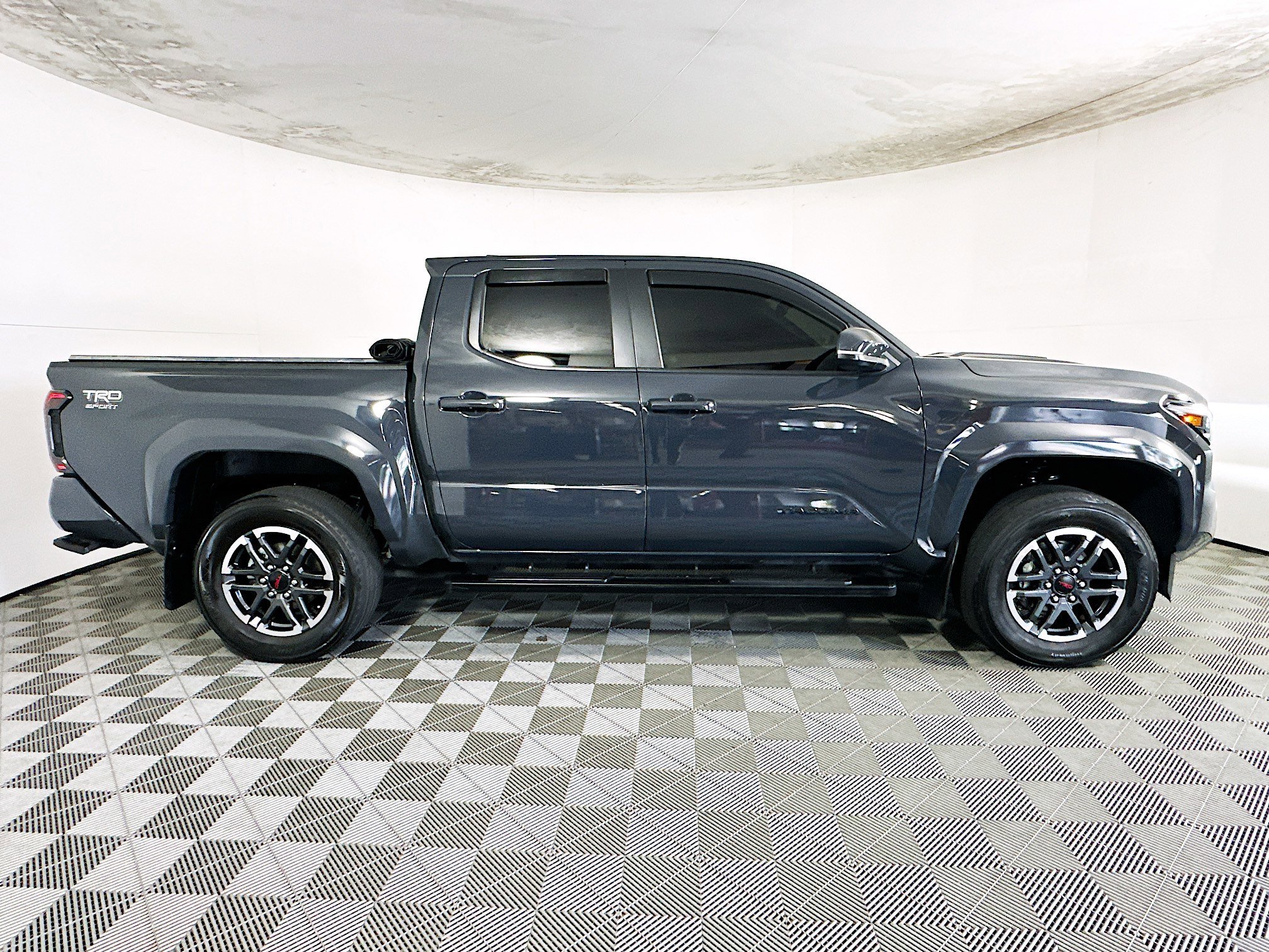 2024 Toyota Tacoma thumbnail 4