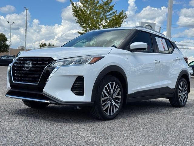 Used 2023 White Nissan SV image 3