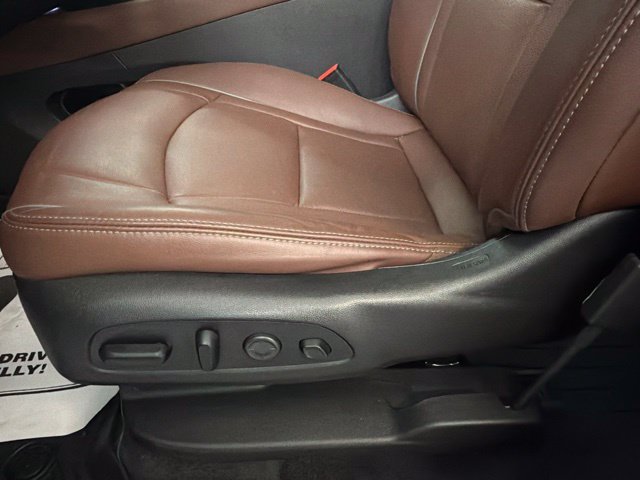 Used 2021 White Frost Tricoat Buick Avenir image 10