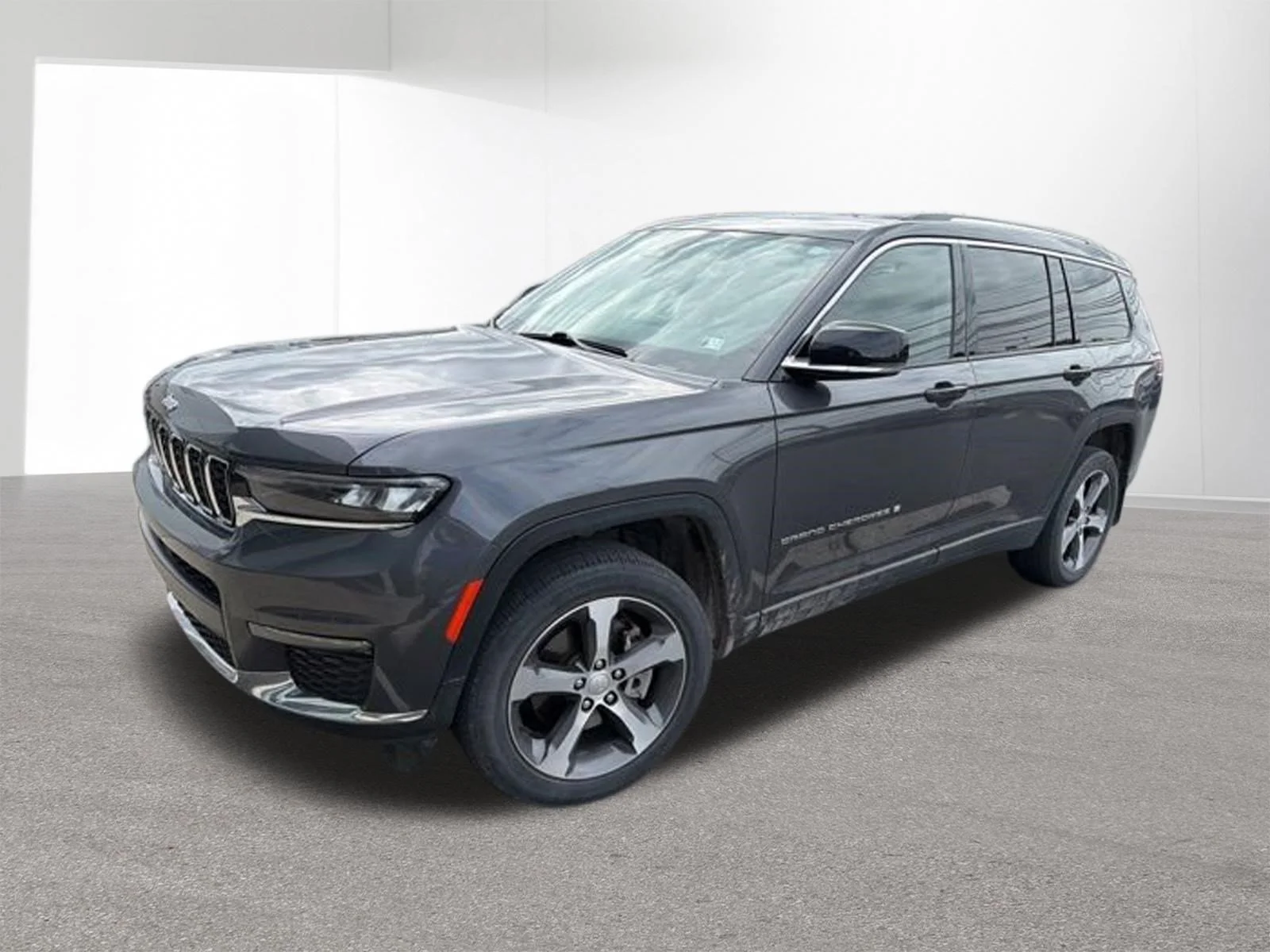 Used 2023 Grey Jeep Limited image 27
