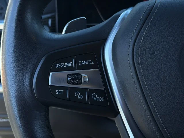 Used 2025  BMW xDrive40i image 28