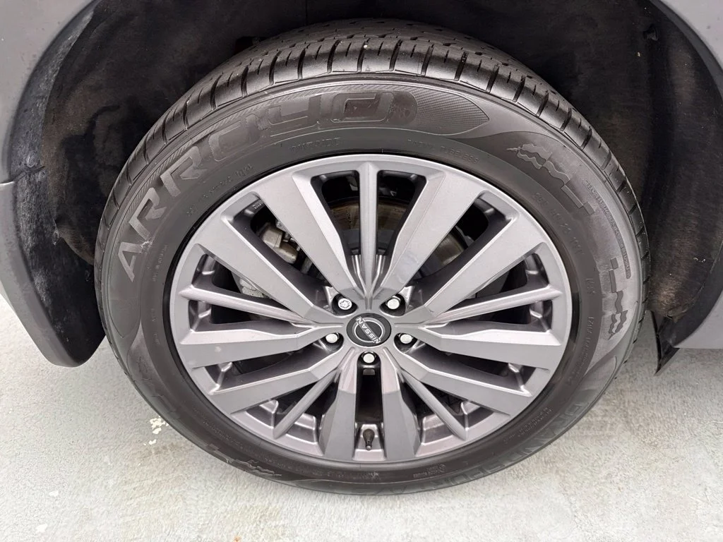 Used 2023 Red Nissan SL image 12