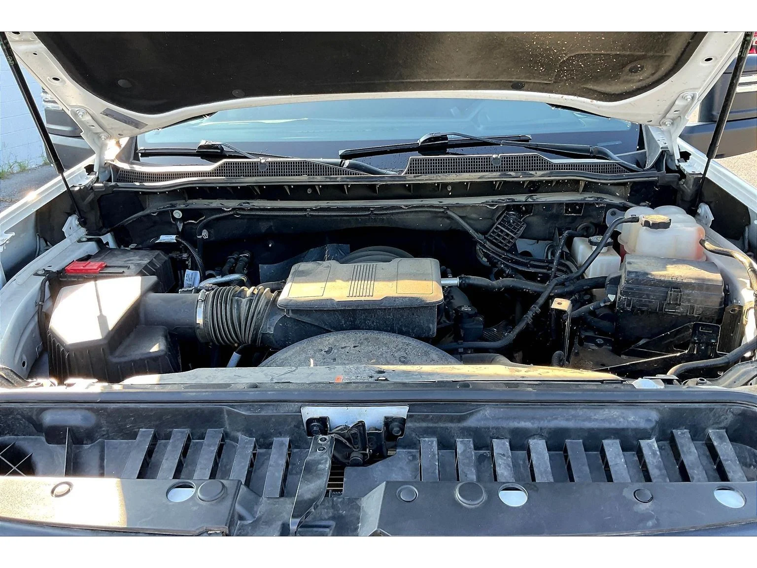Used 2025 Summit White Chevrolet LT image 8