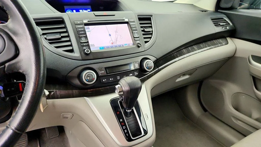 Used 2014 Polished Metal Metallic Honda EX-L image 17