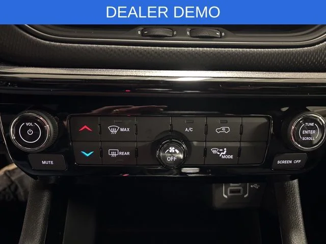 New 2026 Black Jeep Latitude image 21