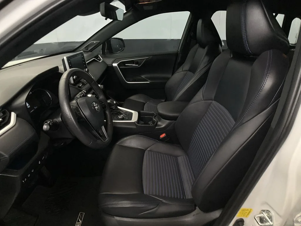 Used 2021 Blizzard Pearl/Midnight Black Metallic Toyota XSE image 31