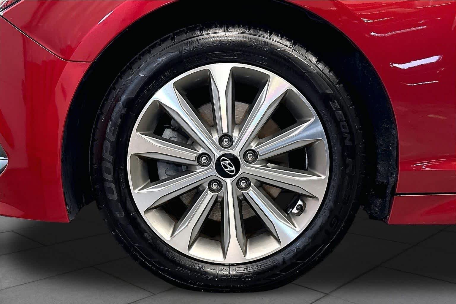 Used 2016 Venetian Red Hyundai 2.4L Limited image 11