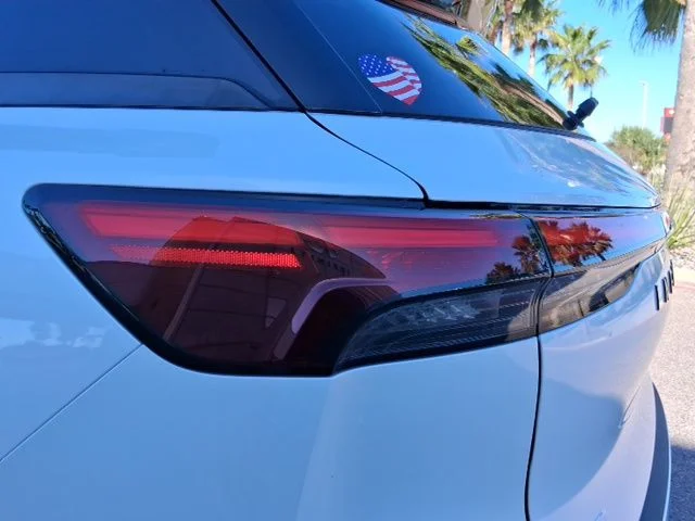 New 2026 2T RAD WHT INFINITI Sport AWD image 8