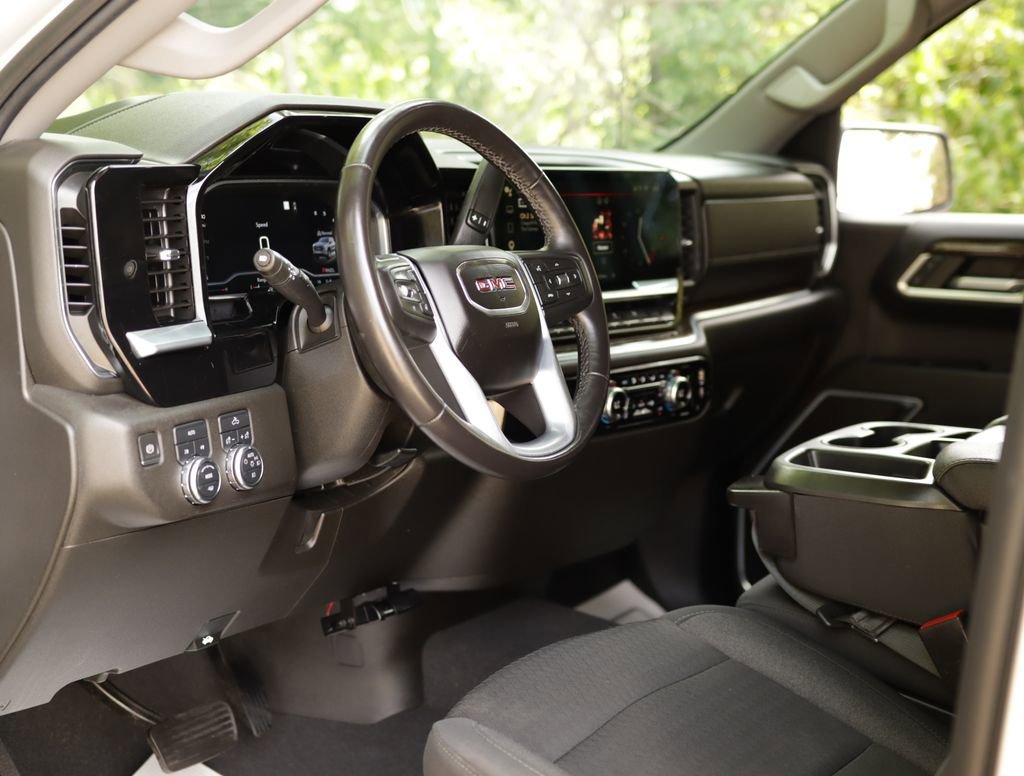 Used 2022 Quicksilver Metallic GMC Elevation image 9