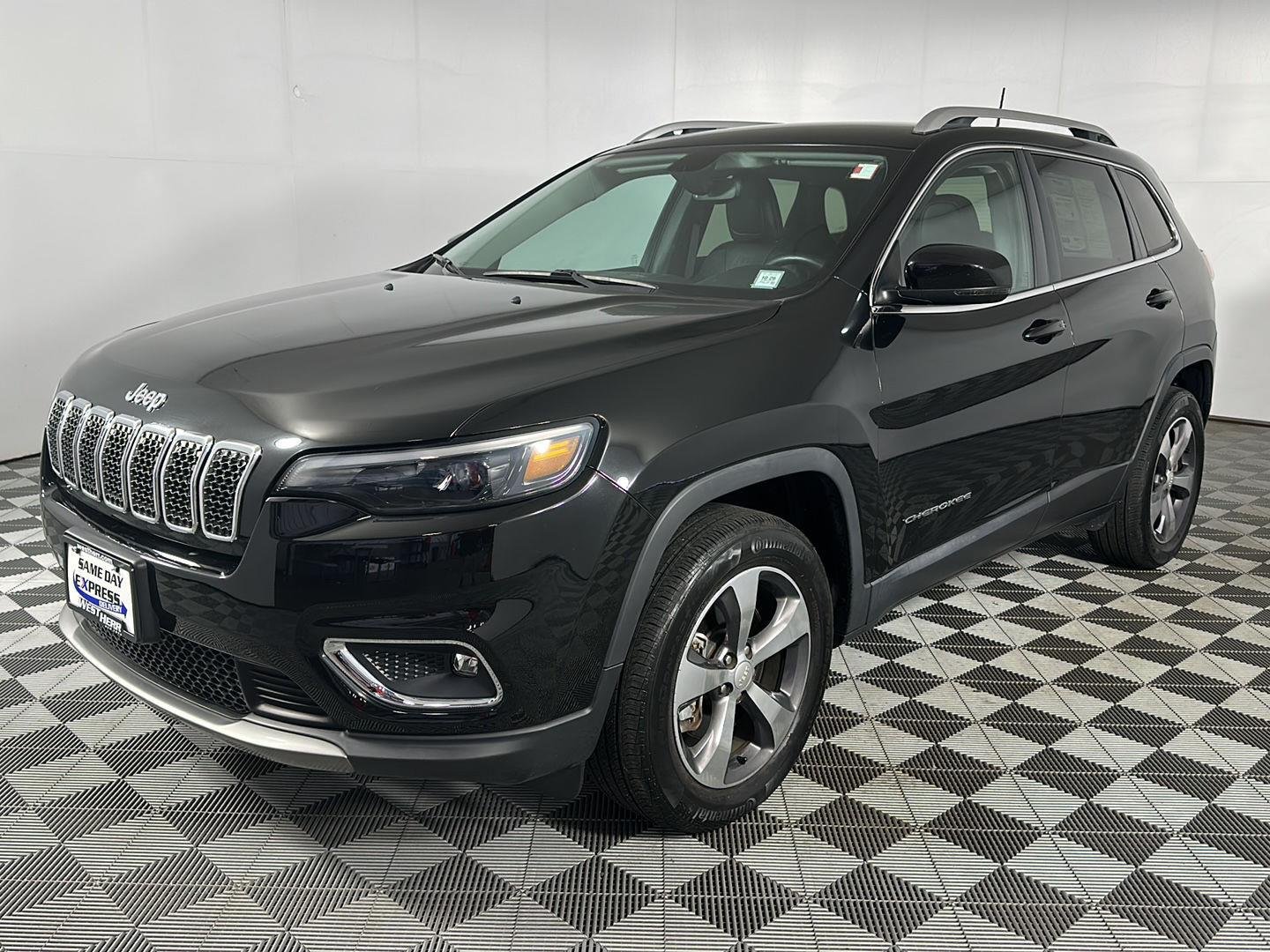 Used 2019 Diamond Black Crystal Pearlcoat Jeep Limited image 13
