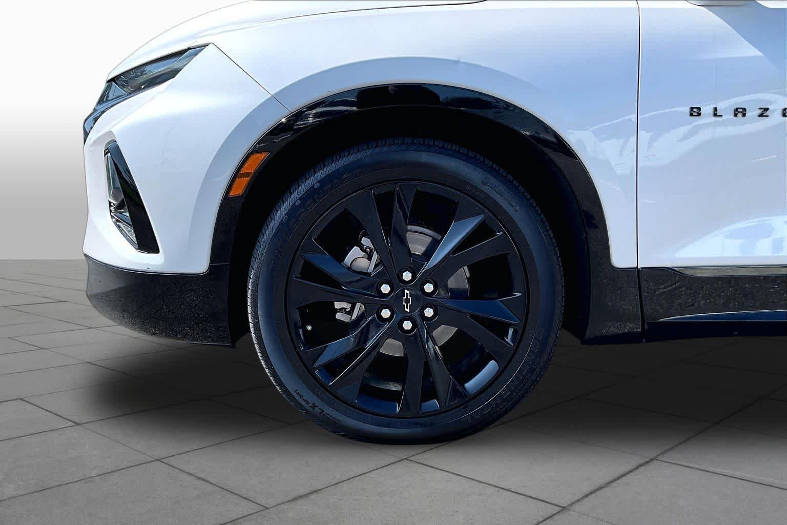 Used 2020 Iridescent Pearl Tricoat Chevrolet RS image 11