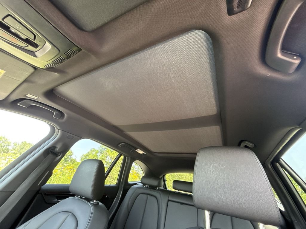 Used 2021 White BMW xDrive28i image 16