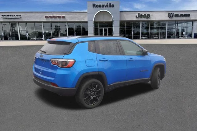 New 2026 Hydro Blue Pearl-Coat Exterior Paint Jeep Latitude image 3