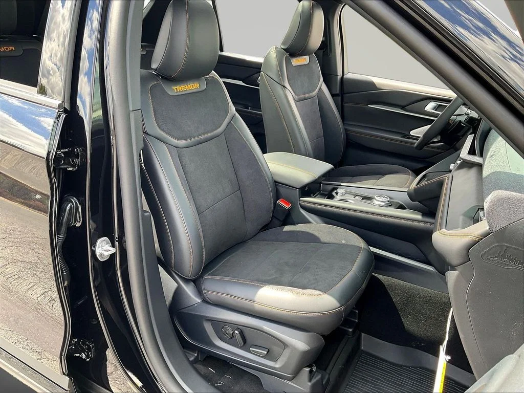 New 2026 Agate Black Metallic Ford Tremor® image 10