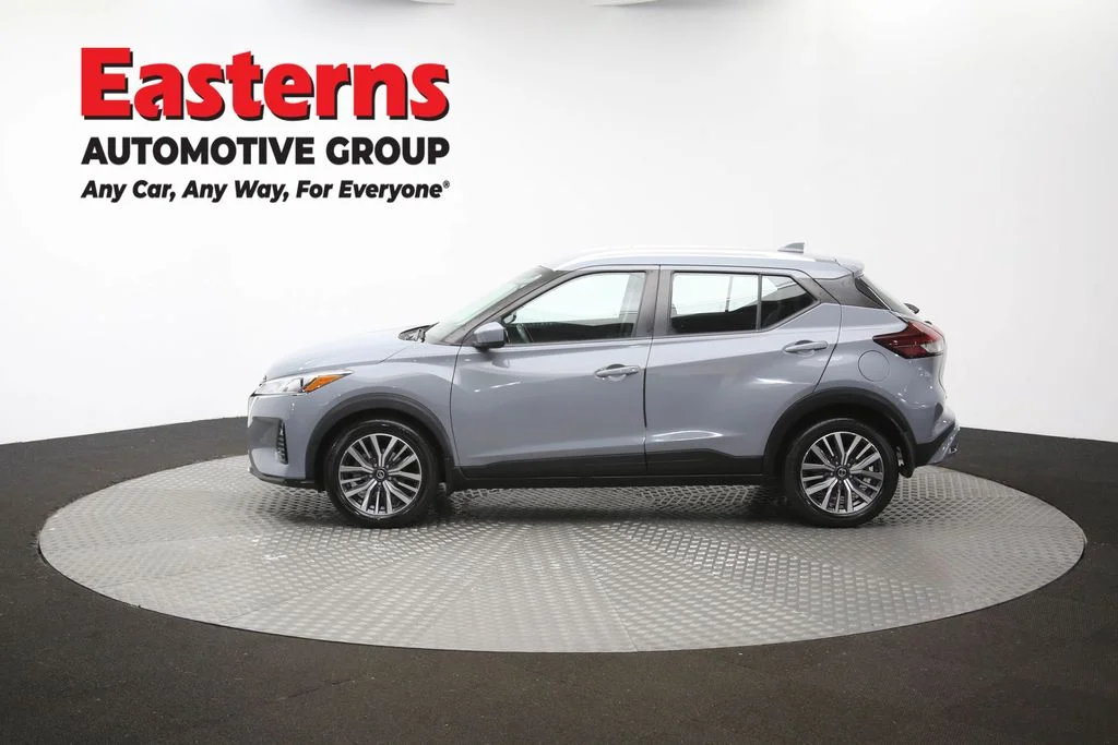 Used 2021 Gray Nissan SV image 59
