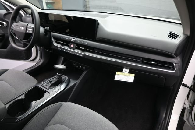 Used 2025 White Kia LXS image 24