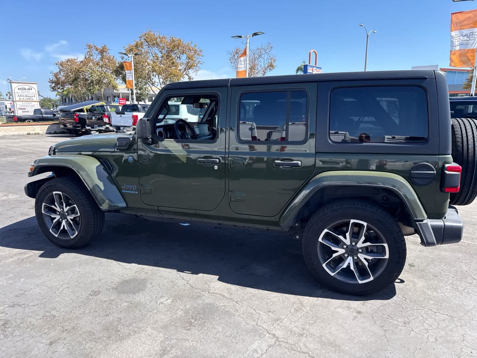 Used 2024 Sarge Green Clearcoat Jeep Sport S image 21