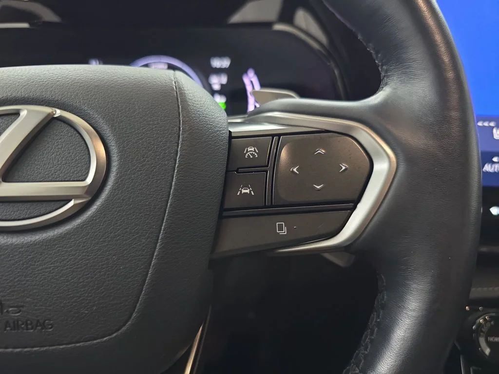 Used 2022 White Lexus 450h+ Luxury image 21