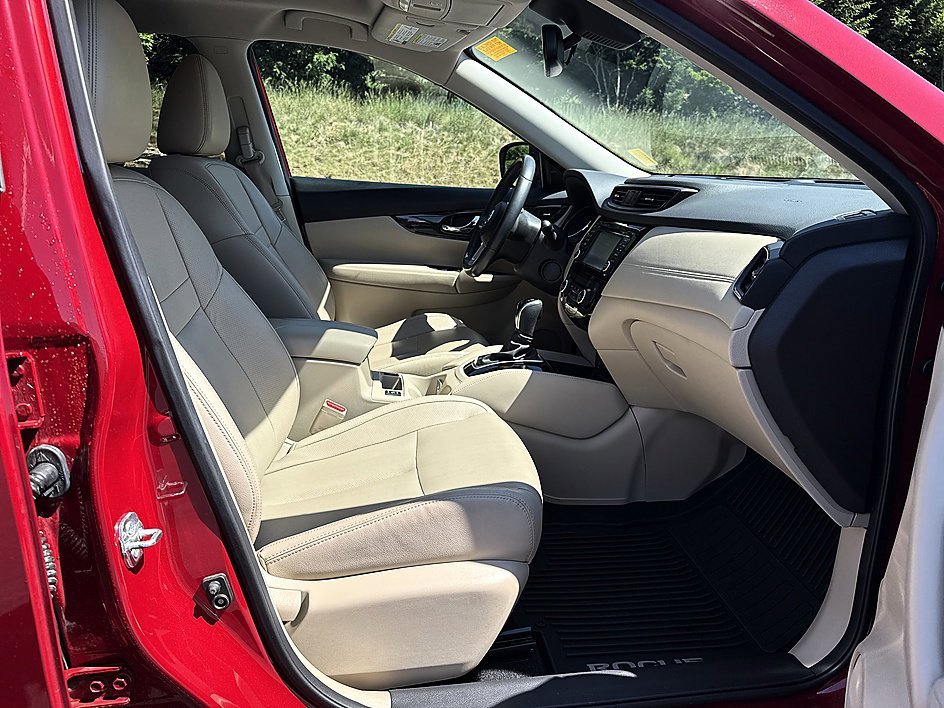 Used 2017 Palatial Ruby Nissan SL image 21