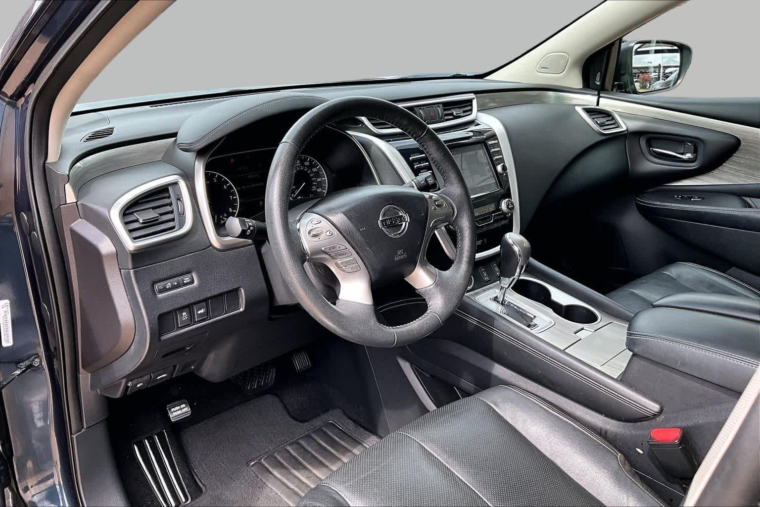 Used 2016 Arctic Blue Metallic Nissan SL image 18