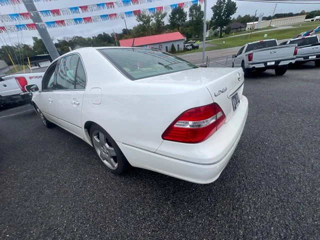 Used 2005 White Lexus 430 image 16