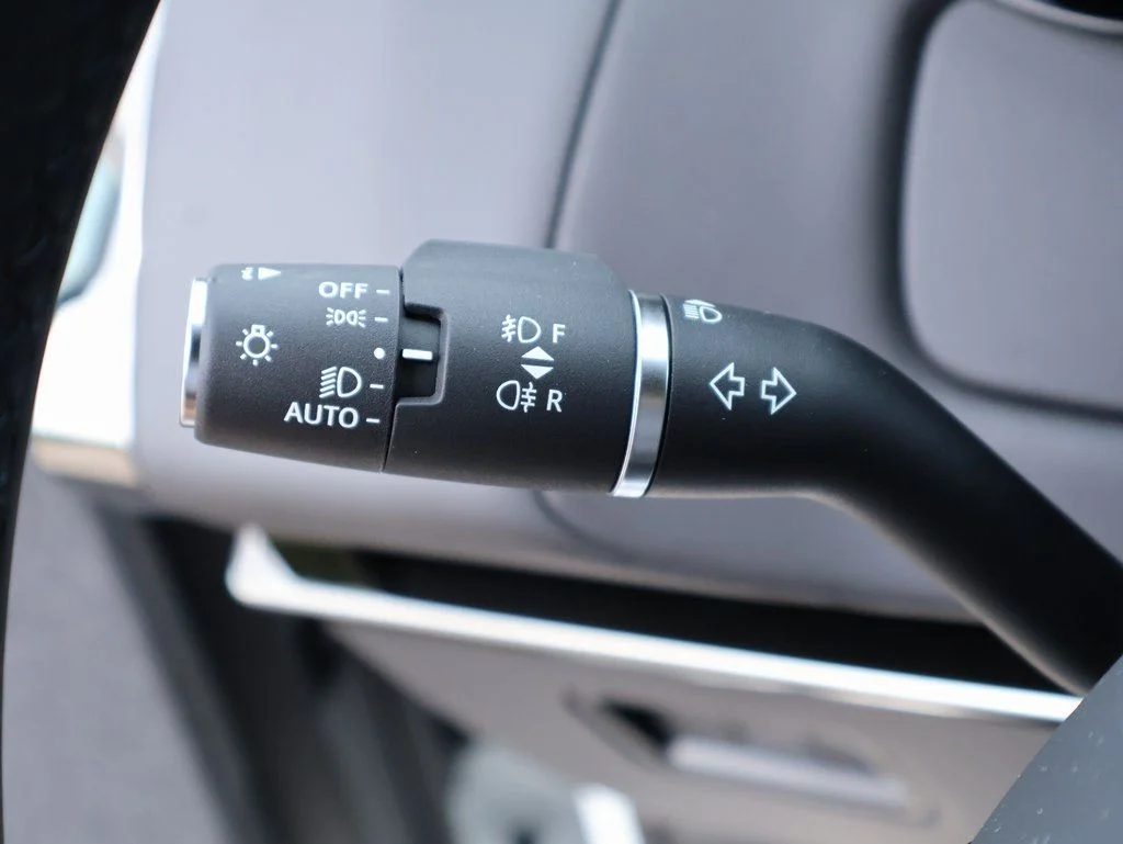 New 2025 Fuji White Land Rover Dynamic SE image 34