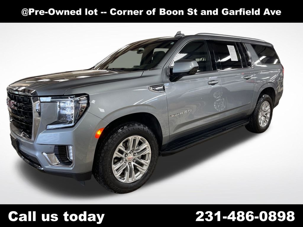 Used 2023  GMC SLE image 1