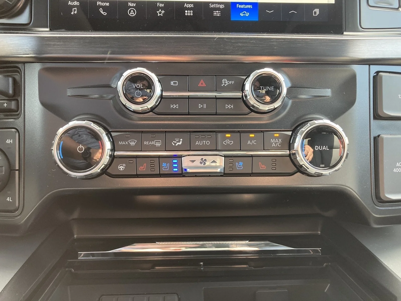 New 2026 Glacier Gray Metallic Tri-Coat Ford F-350® Lariat® image 23
