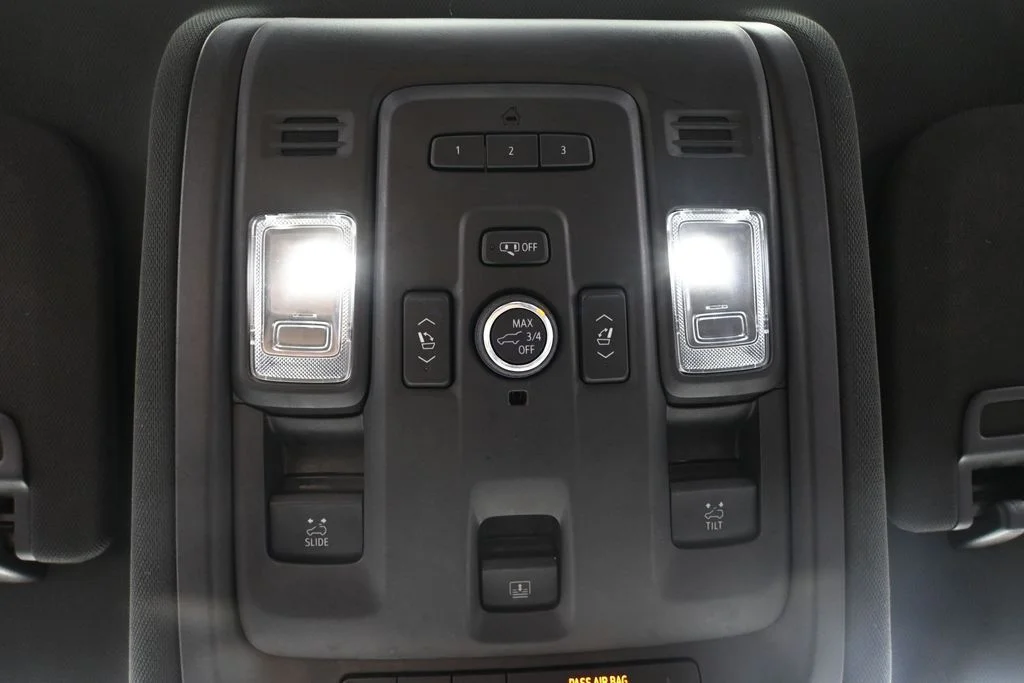 Used 2022 White Chevrolet RST image 38