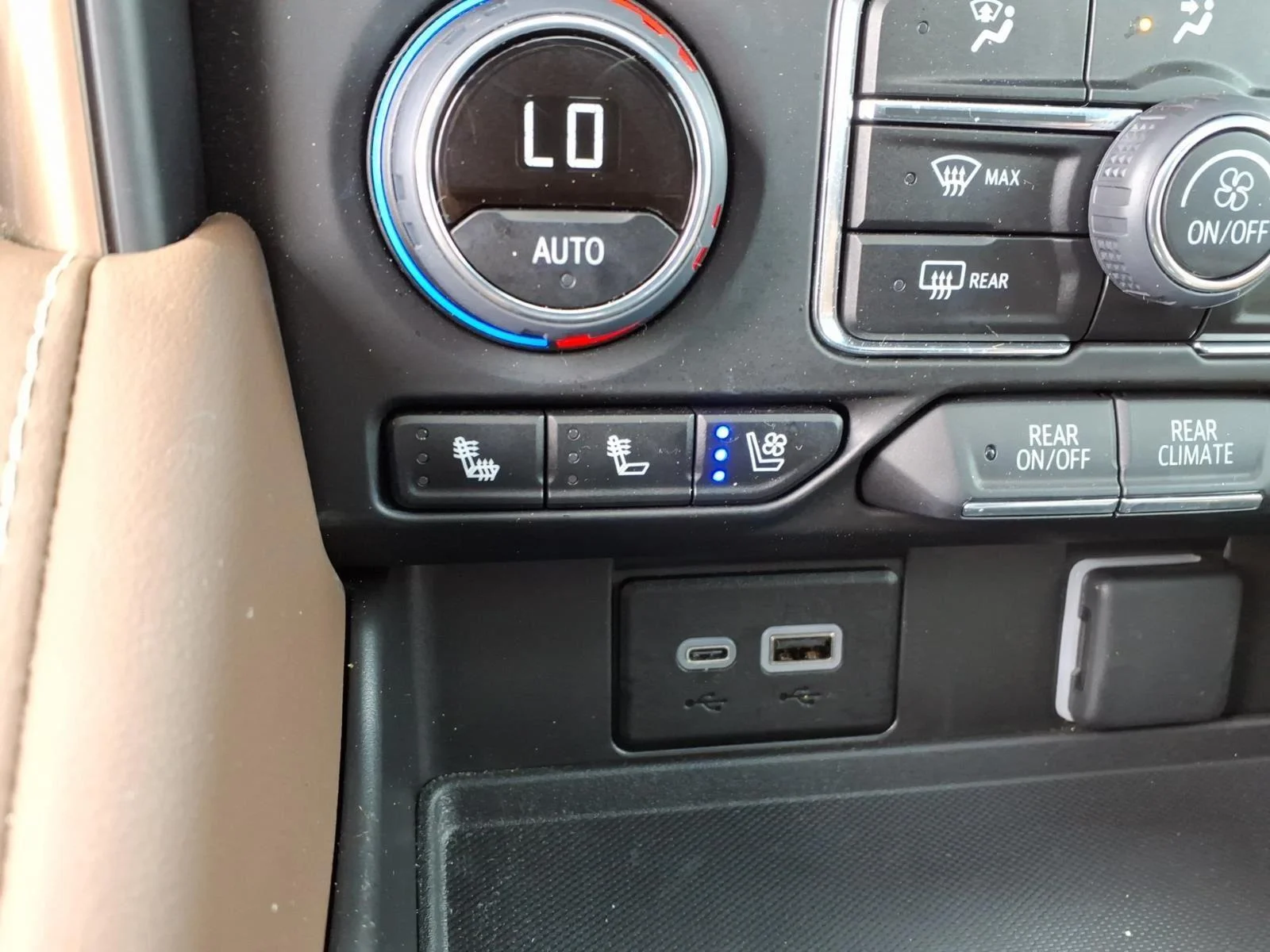 Used 2024 Iridescent Pearl Tricoat Chevrolet High Country image 5