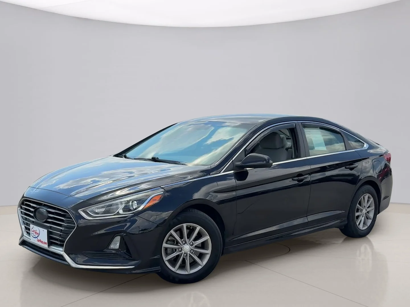 Used 2018 Black Hyundai SE image 1