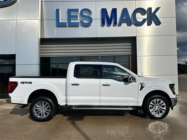 New 2026 Oxford White FORD XLT image 3
