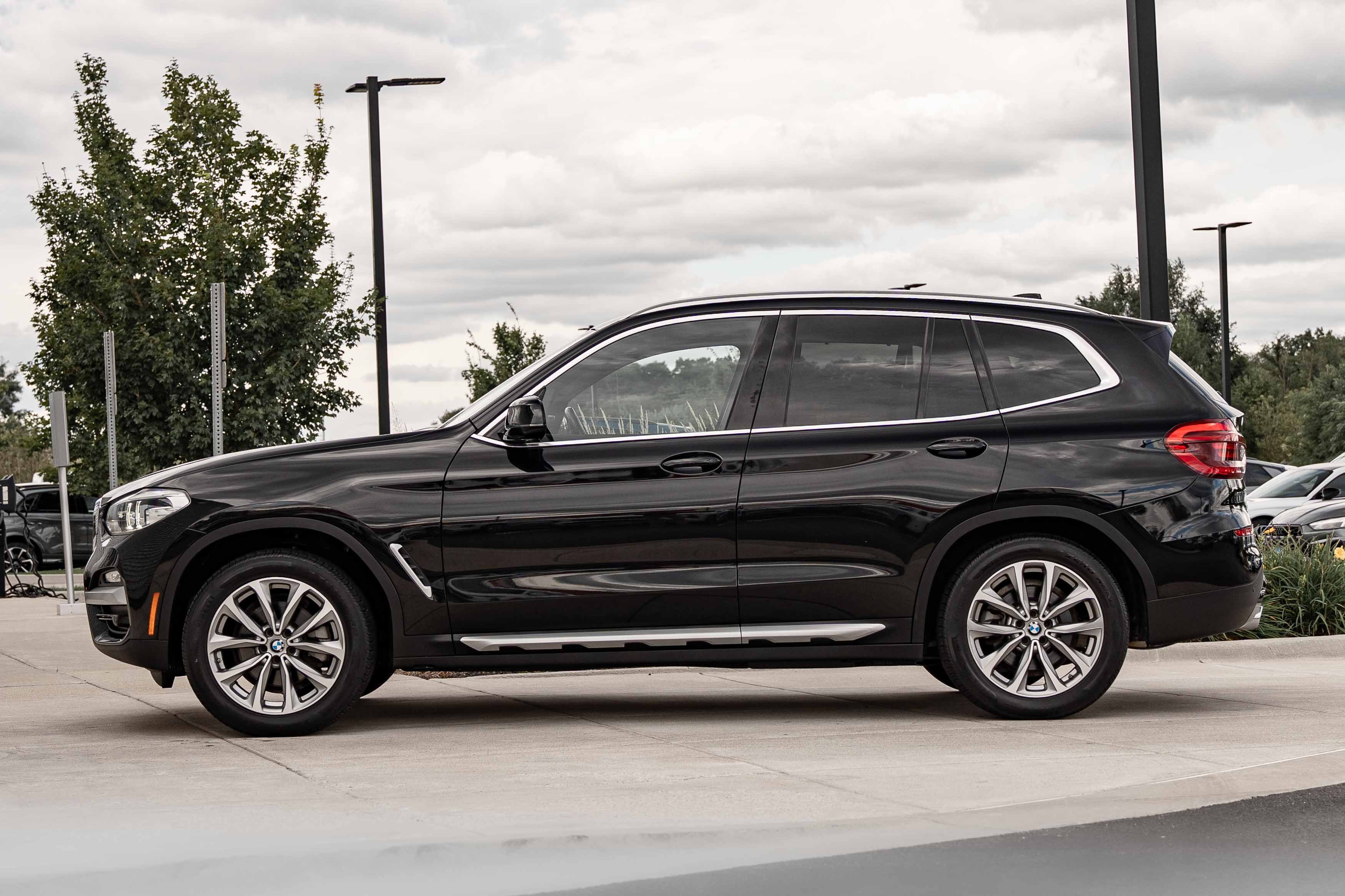 Used 2018 Black Sapphire Metallic BMW xDrive30i image 7
