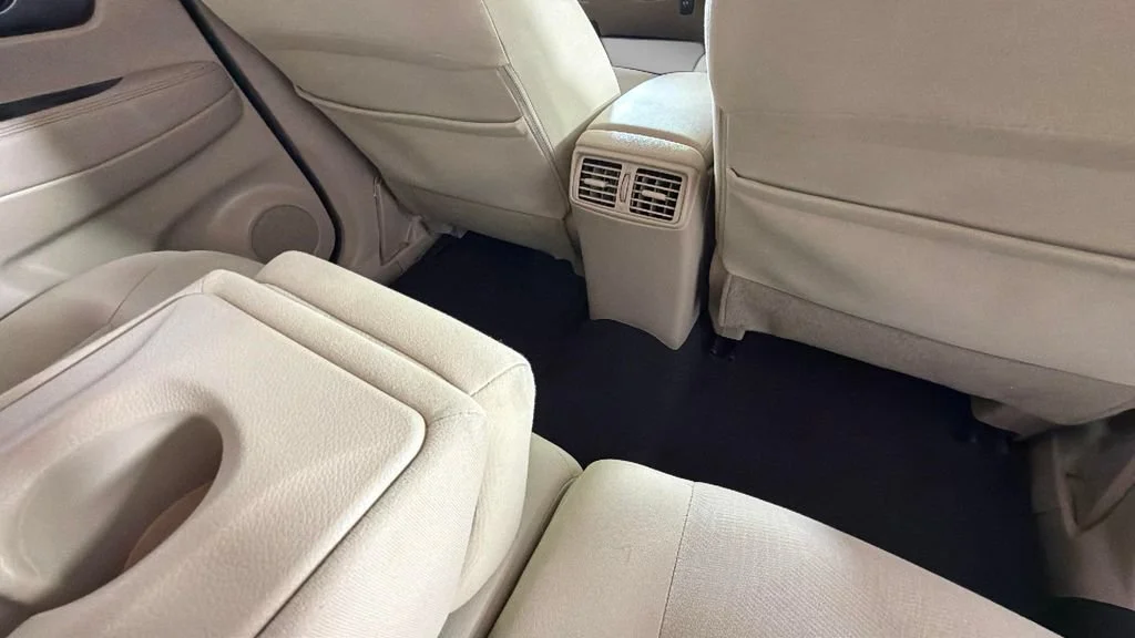 Used 2016 Red Nissan S image 30