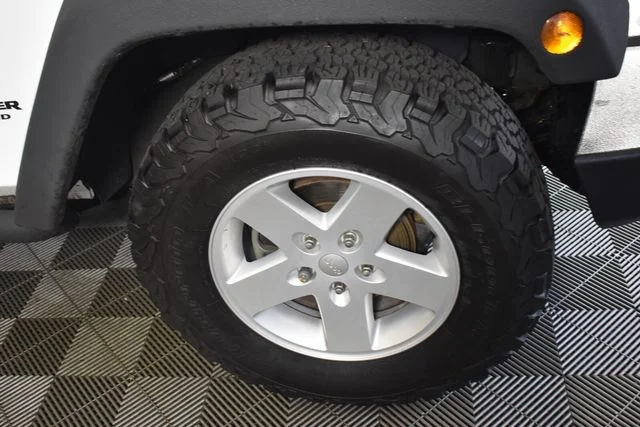 Used 2017 White Jeep Unlimited Sport image 12